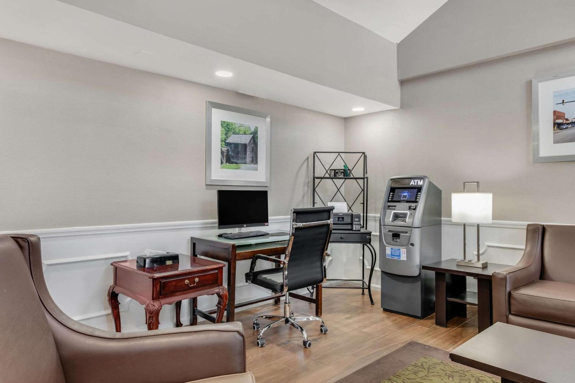 Quality Inn Laurinburg Exterior photo