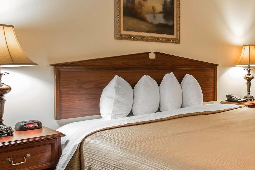 Quality Inn Laurinburg Exterior photo